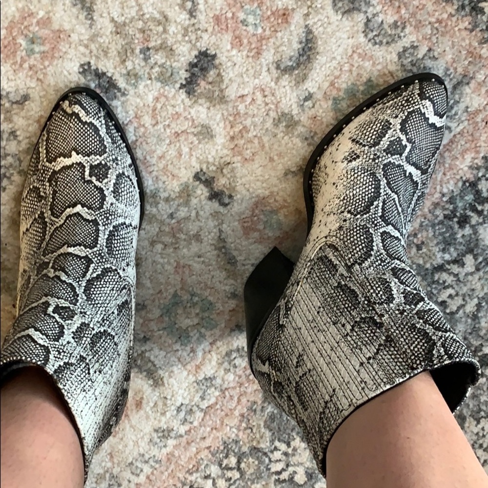 Chinese Laundry snakeskin booties - Picture 7 of 8